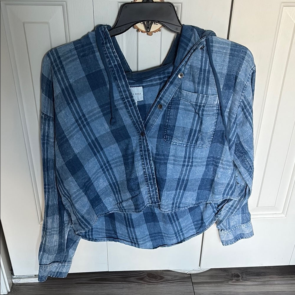 American Eagle Outfitters Blue Plaid Long Sleeve Top